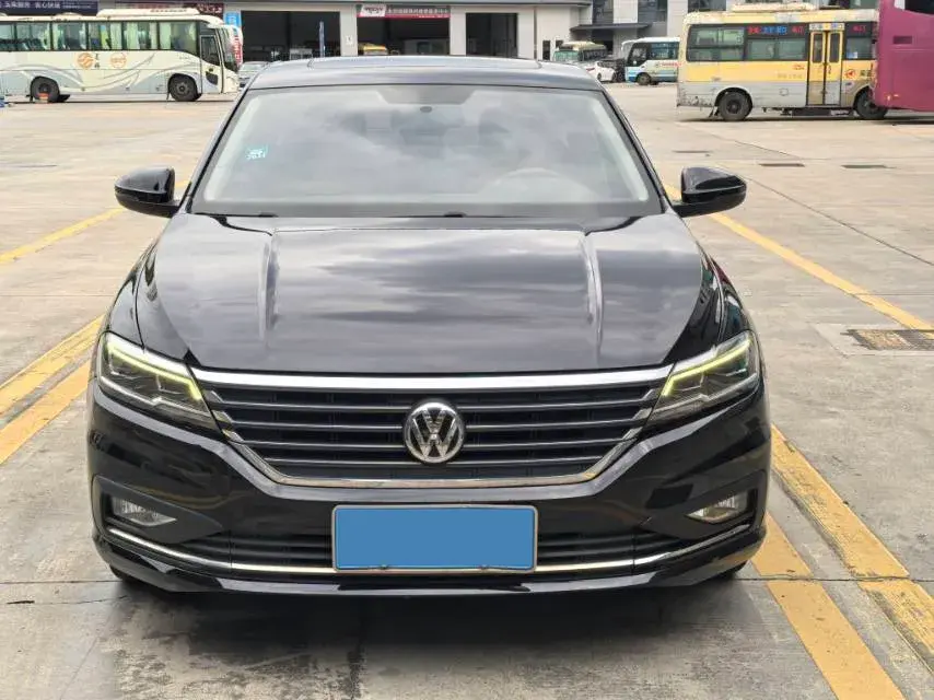 2018 VOLKSWAGEN LAVIDA thumbnail 2