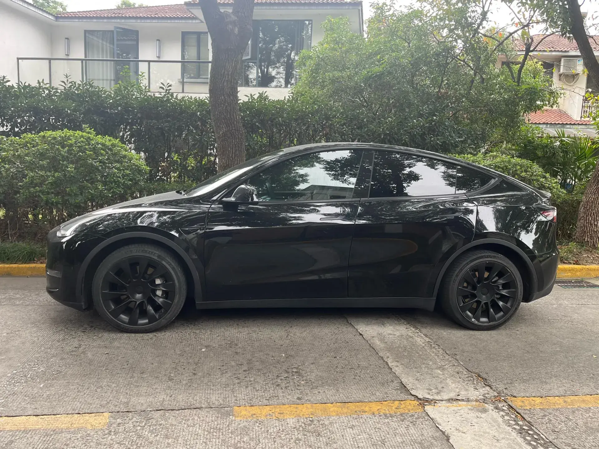 2021 TESLA MODEL thumbnail 2