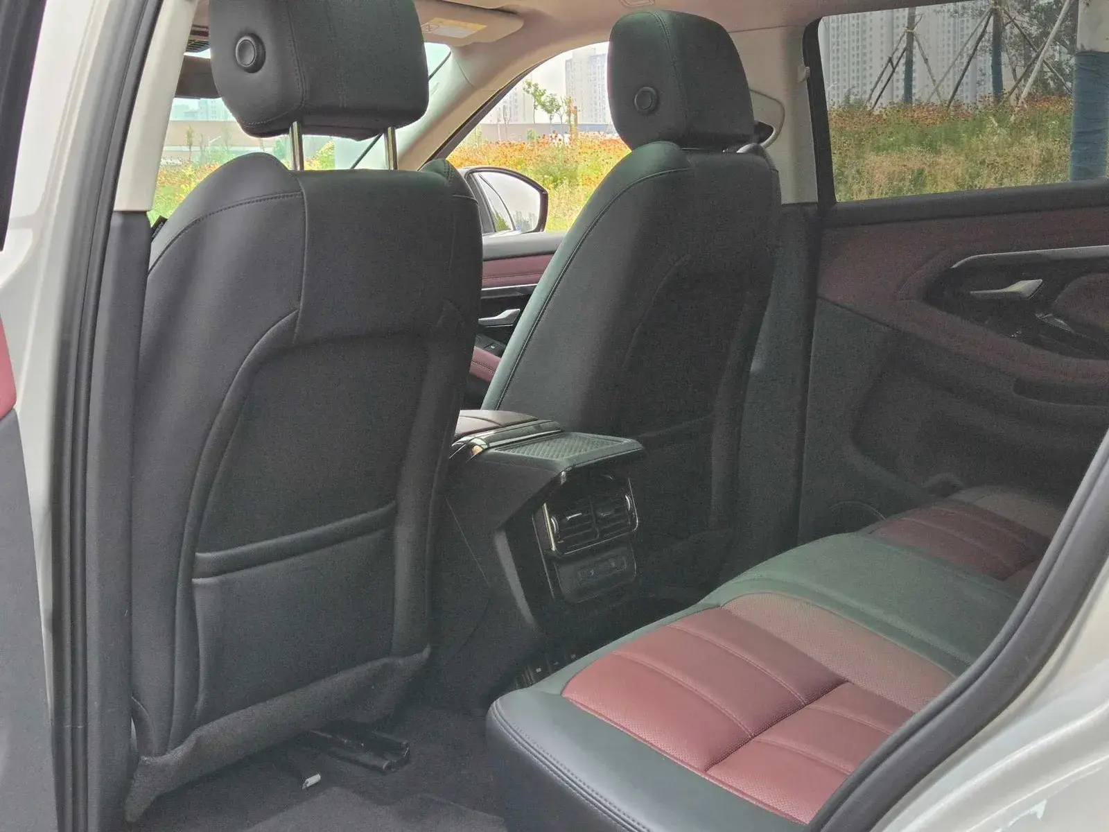 2023 LAND ROVER thumbnail 4