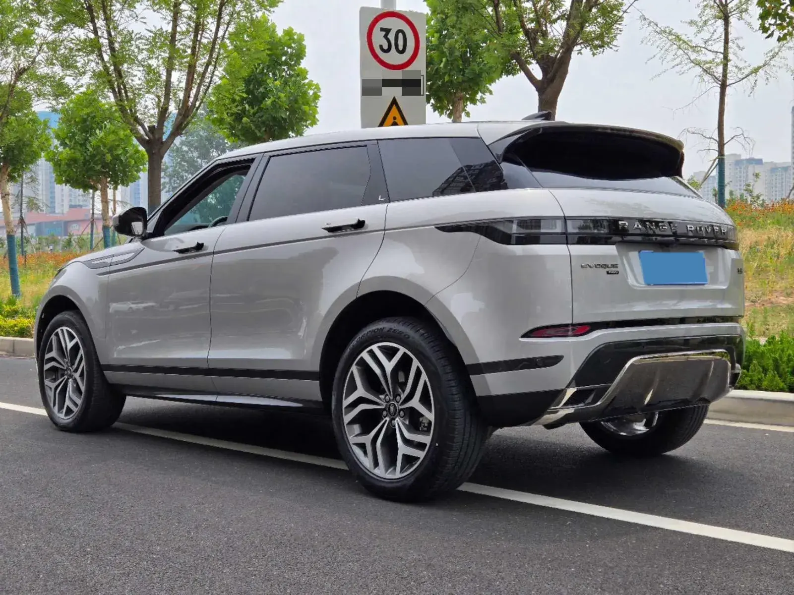 2023 LAND ROVER thumbnail 2
