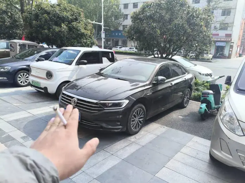 2019 VOLKSWAGEN SAGITAR view 1