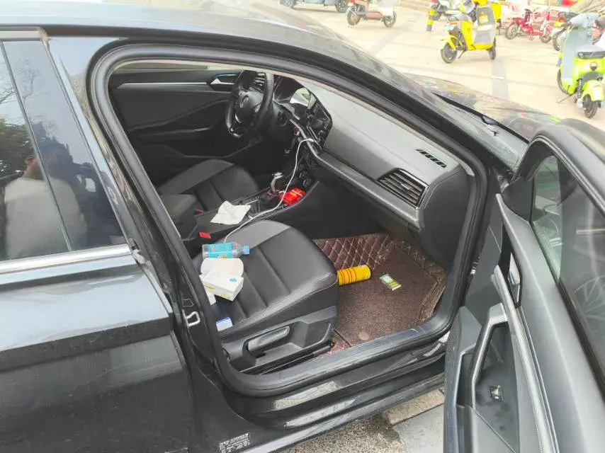 2019 VOLKSWAGEN SAGITAR thumbnail 4