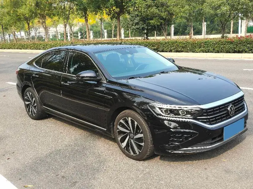 2022 VOLKSWAGEN PASSAT thumbnail 3