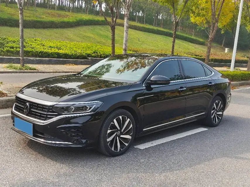 2022 VOLKSWAGEN PASSAT view 1