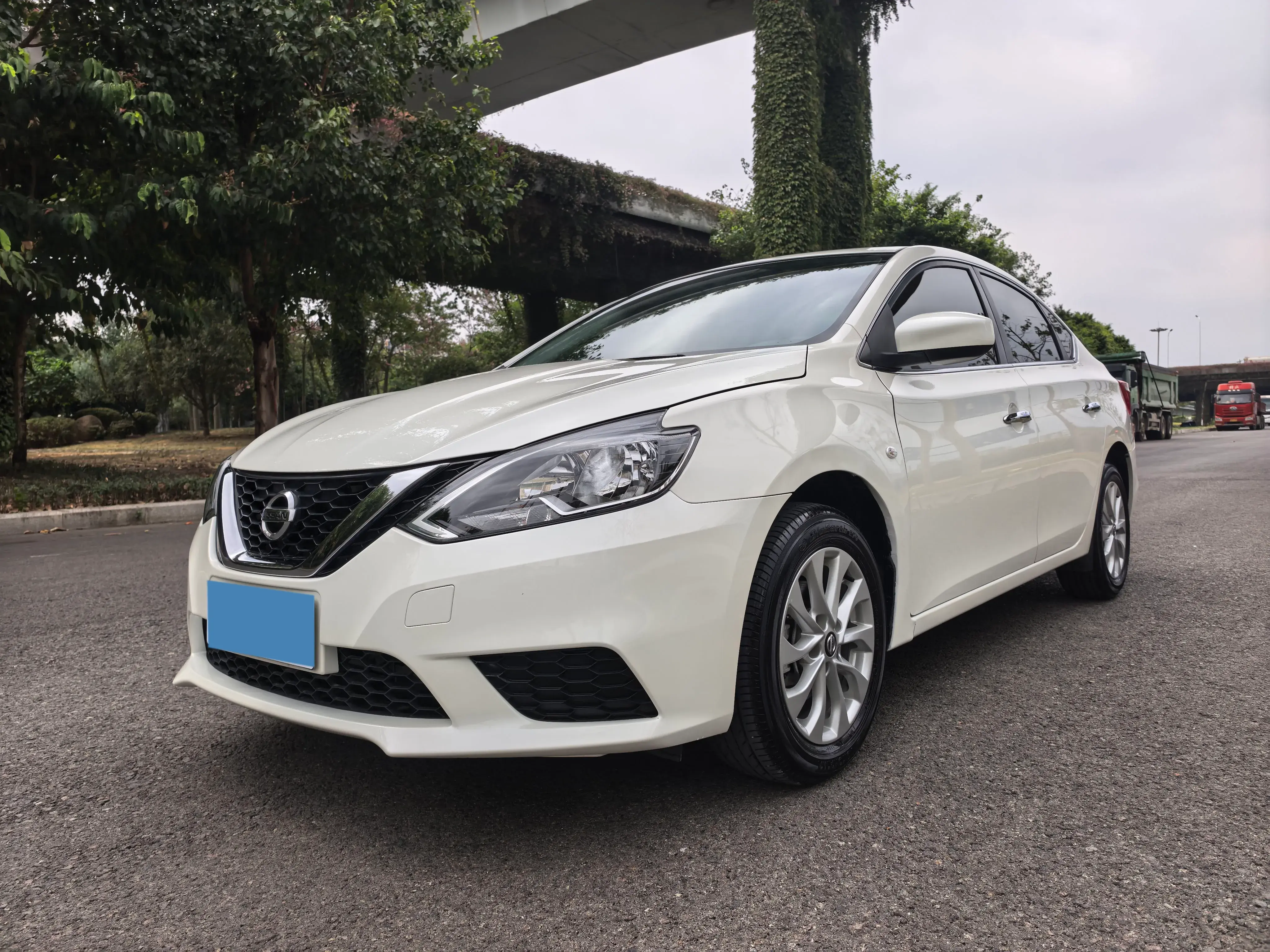 2024 NISSAN SYLPHY view 1