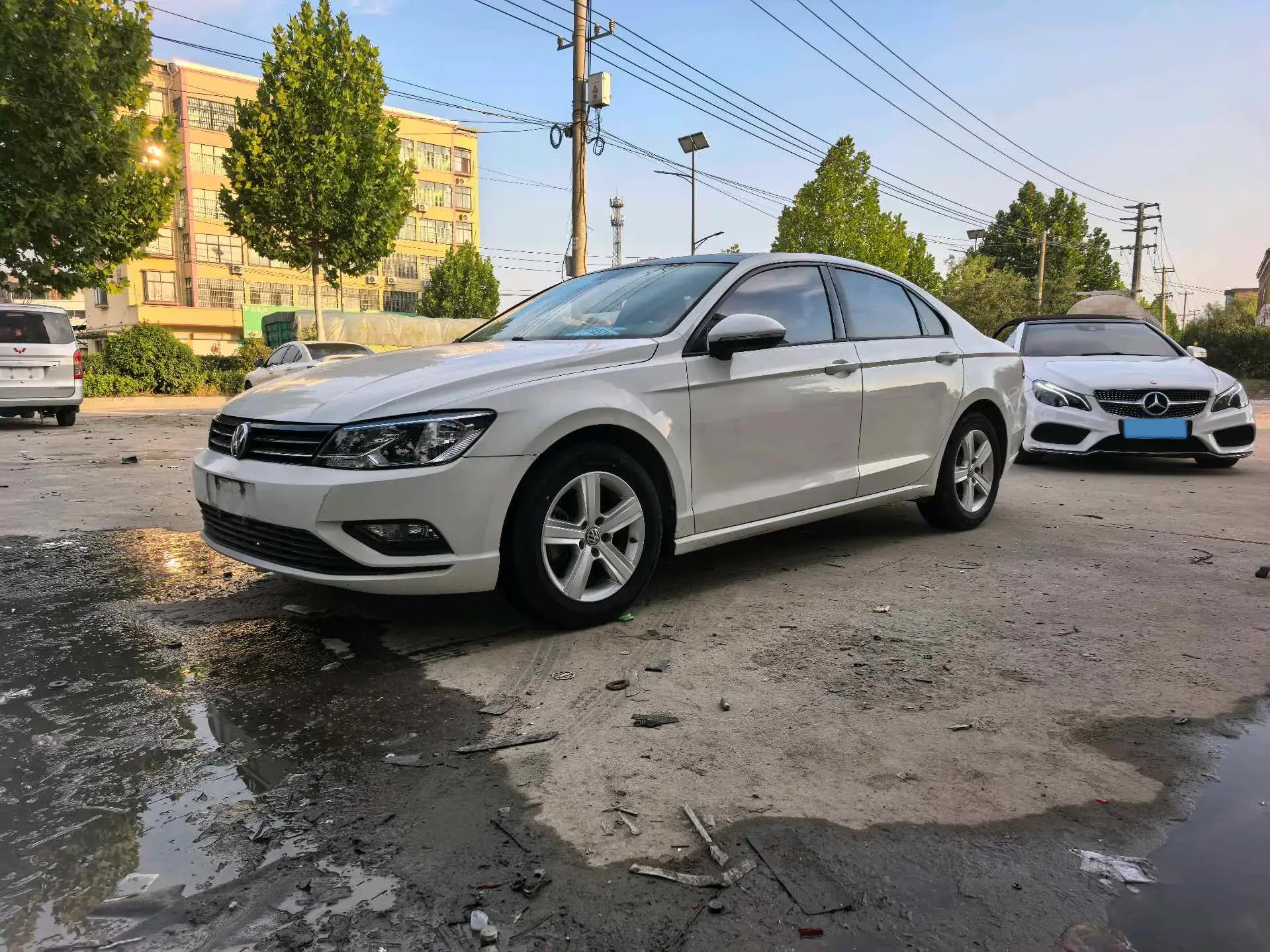 2017 VOLKSWAGEN LAMANDO view 1