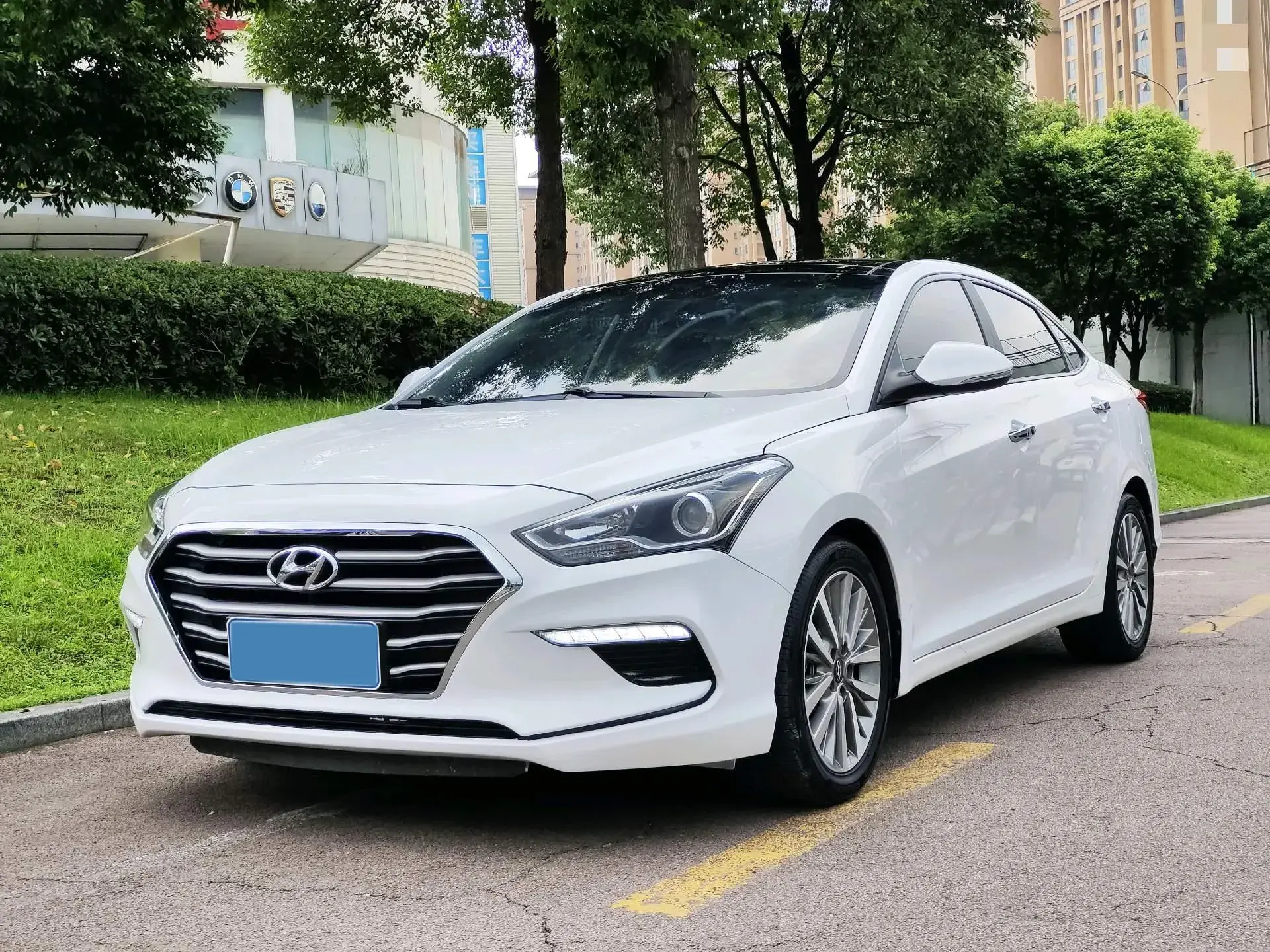 2019 HYUNDAI MISTRA view 1