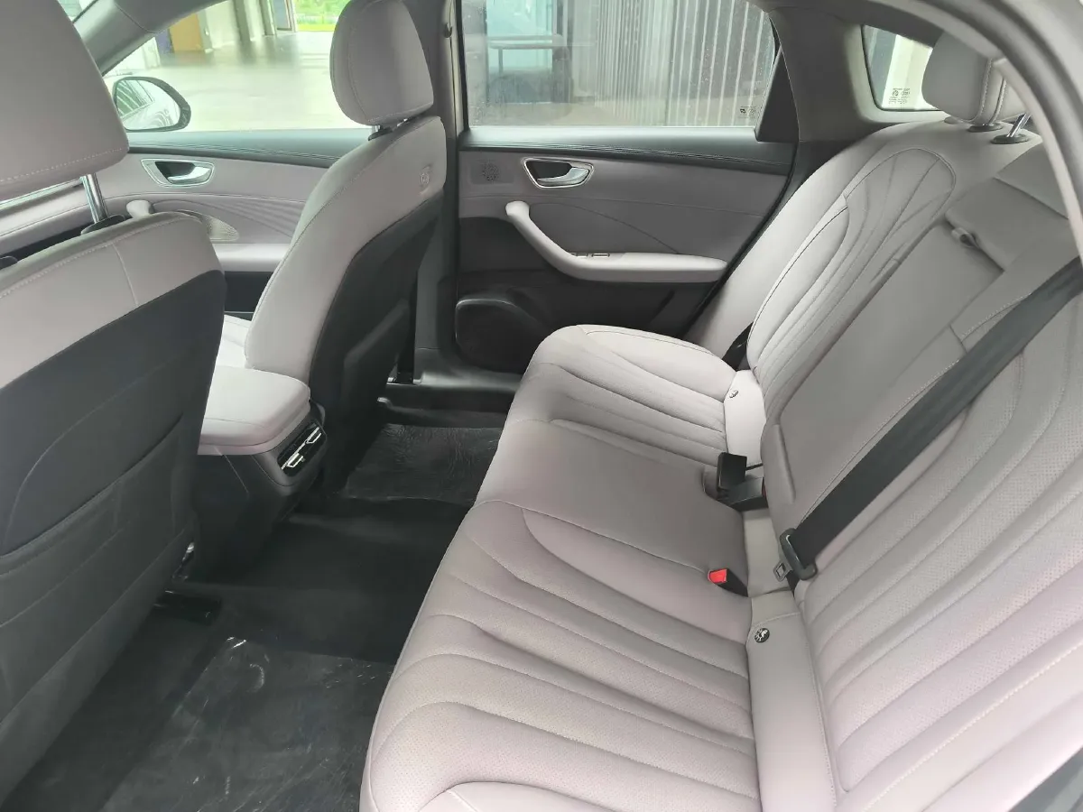 2025 Roewe M7 DMH 1.5L 112HP L4 1DHT PHEV,autocango,china used car exporter,china ev exporter,chinese used car exporter,chinese used ev exporter