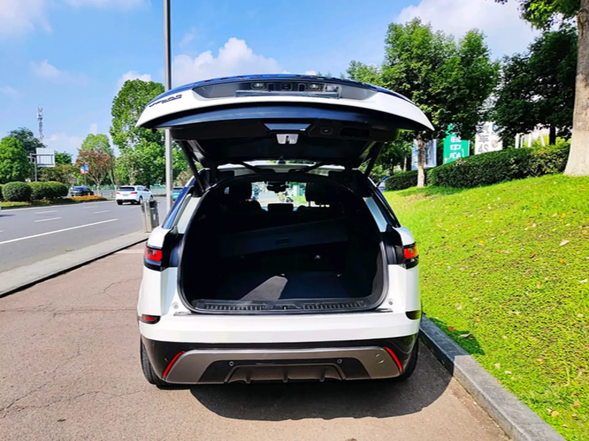 2019 LAND ROVER thumbnail 2