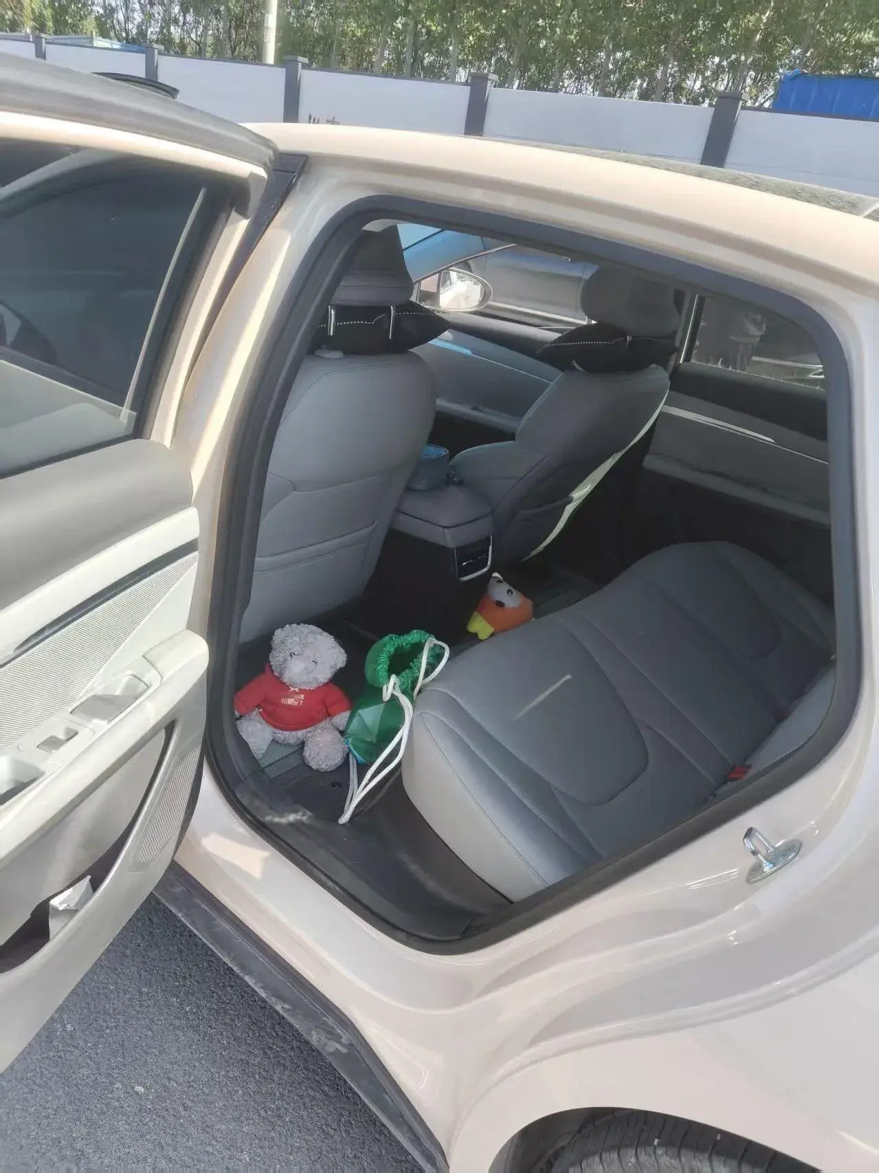 2024 XPENG MONA thumbnail 4