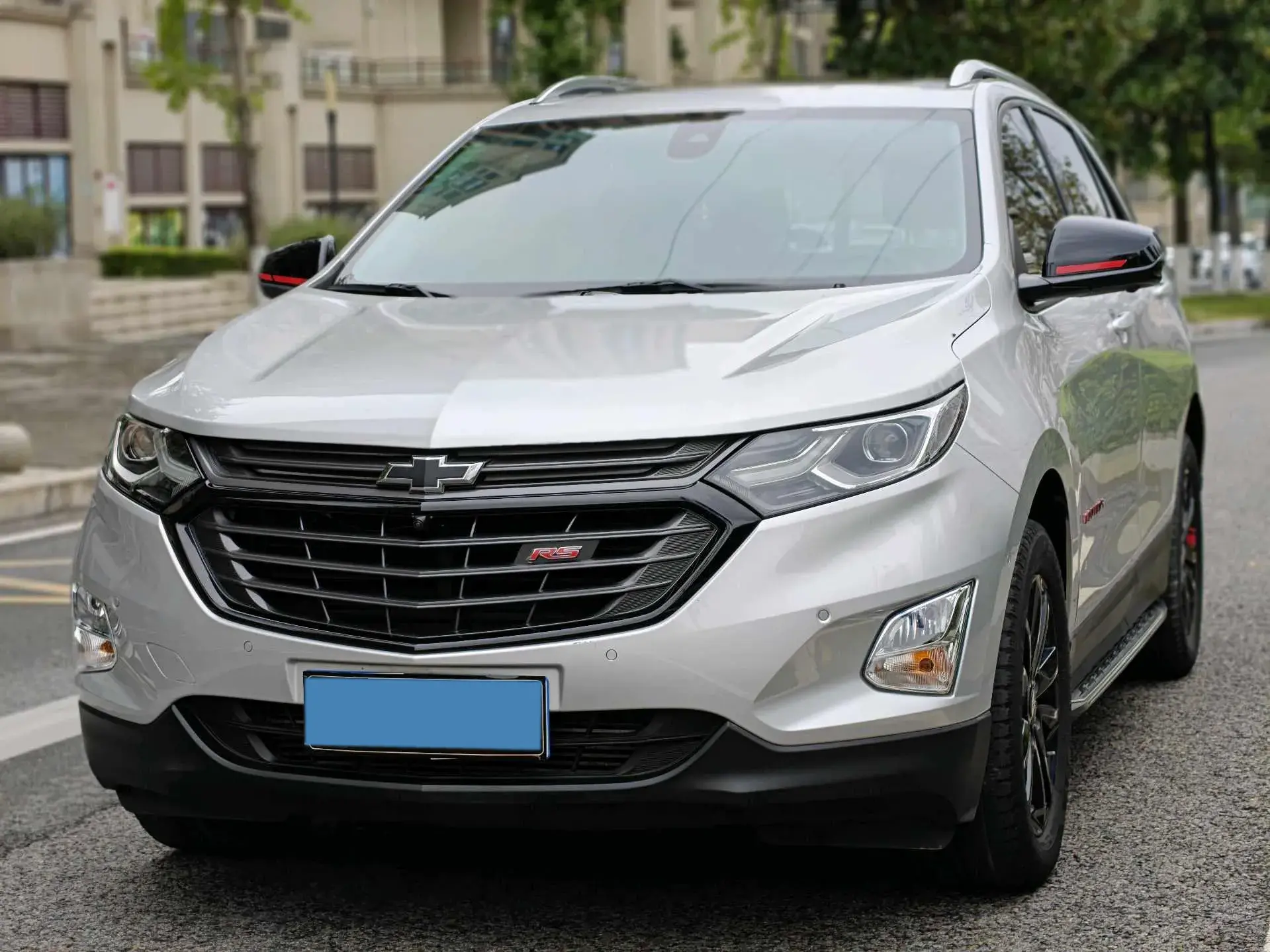 2019 CHEVROLET EQUINOX view 1