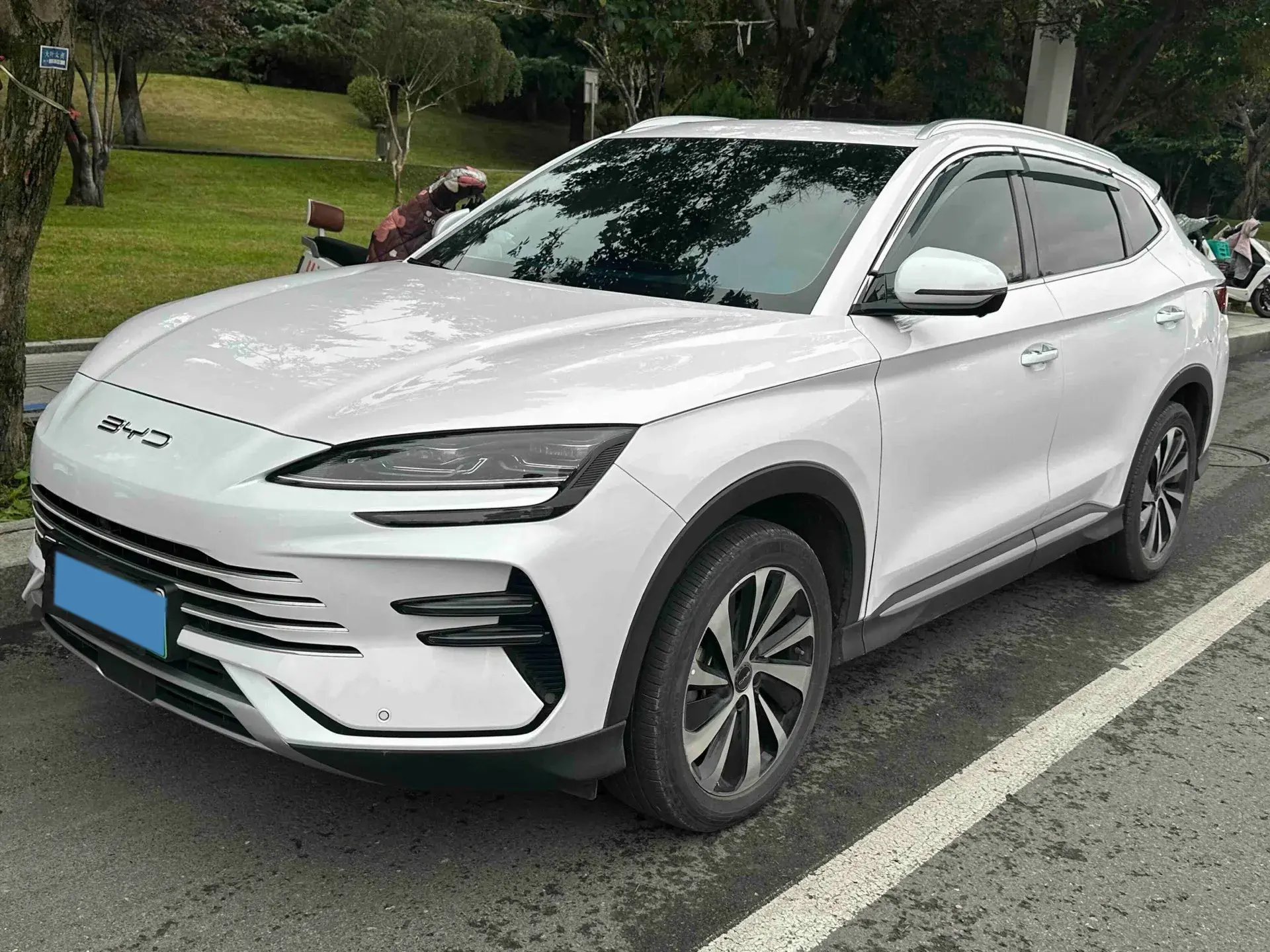 2024 BYD SONG view 1