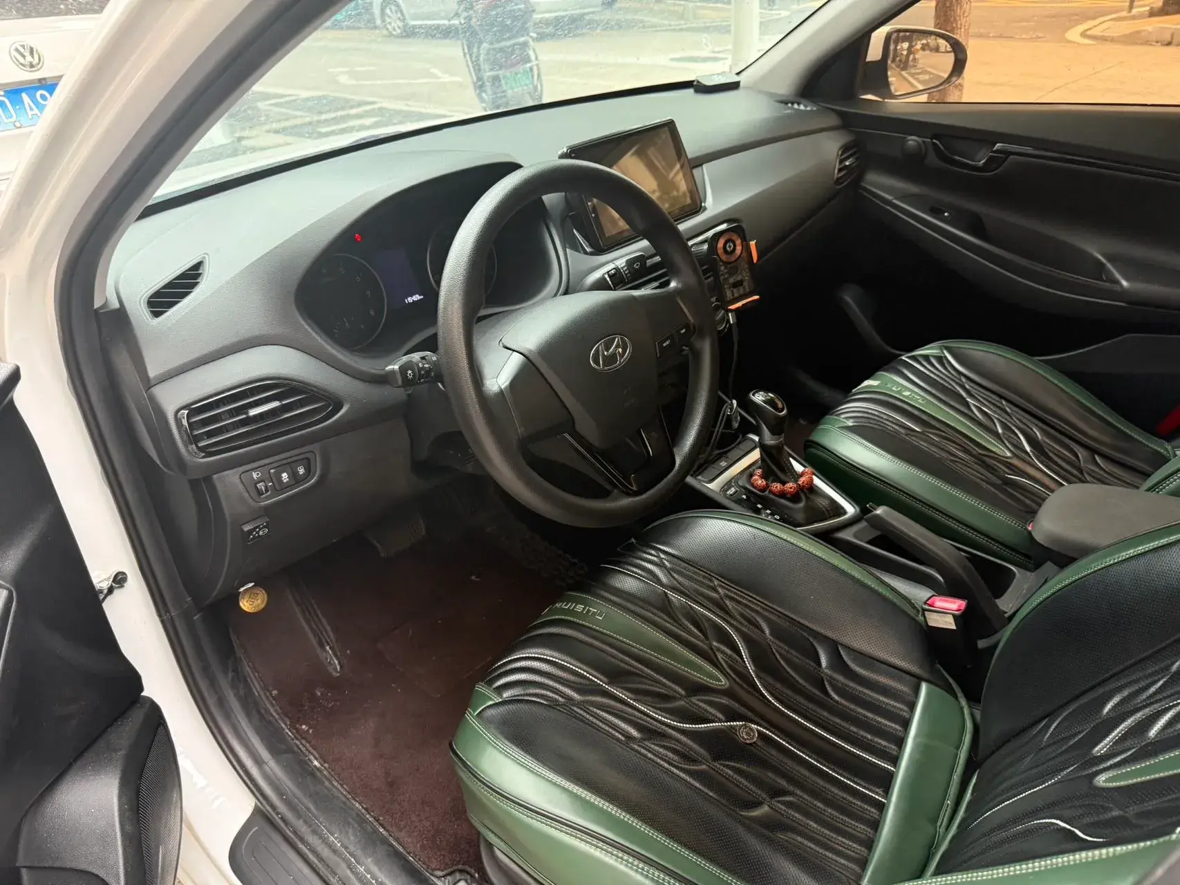 2017 HYUNDAI CELESTA thumbnail 2