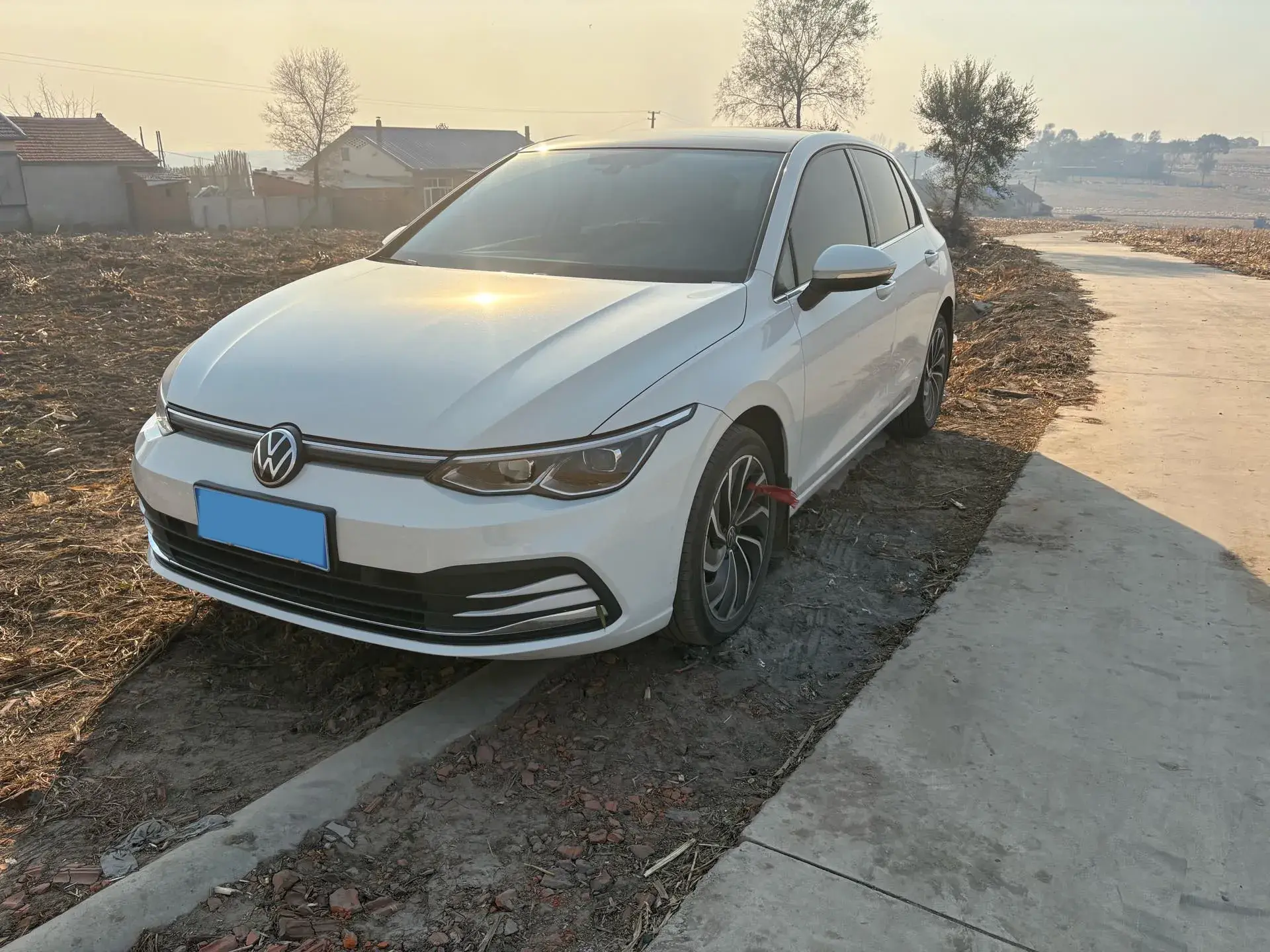 2023 VOLKSWAGEN GOLF view 1