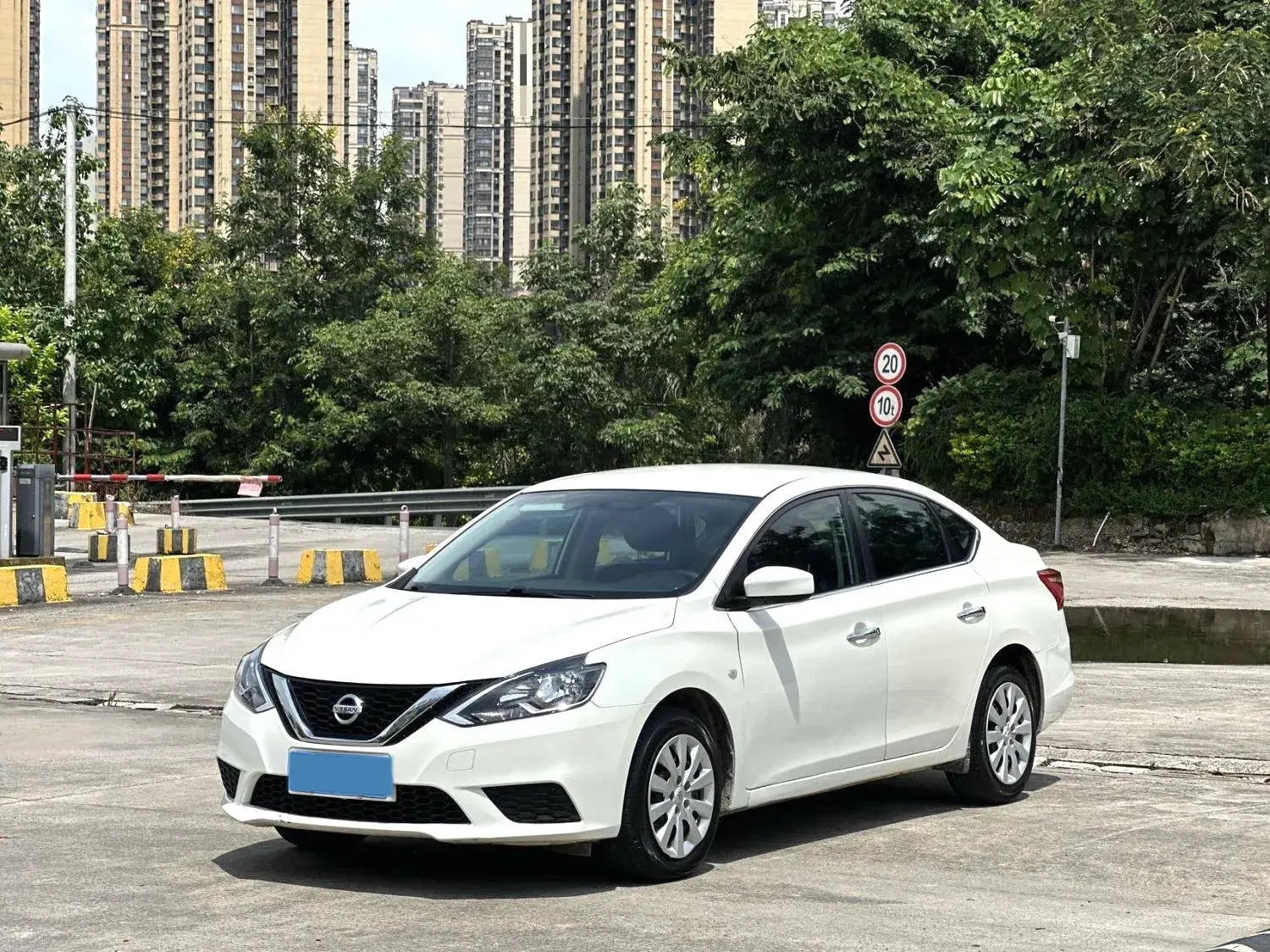 2022 NISSAN SYLPHY view 1