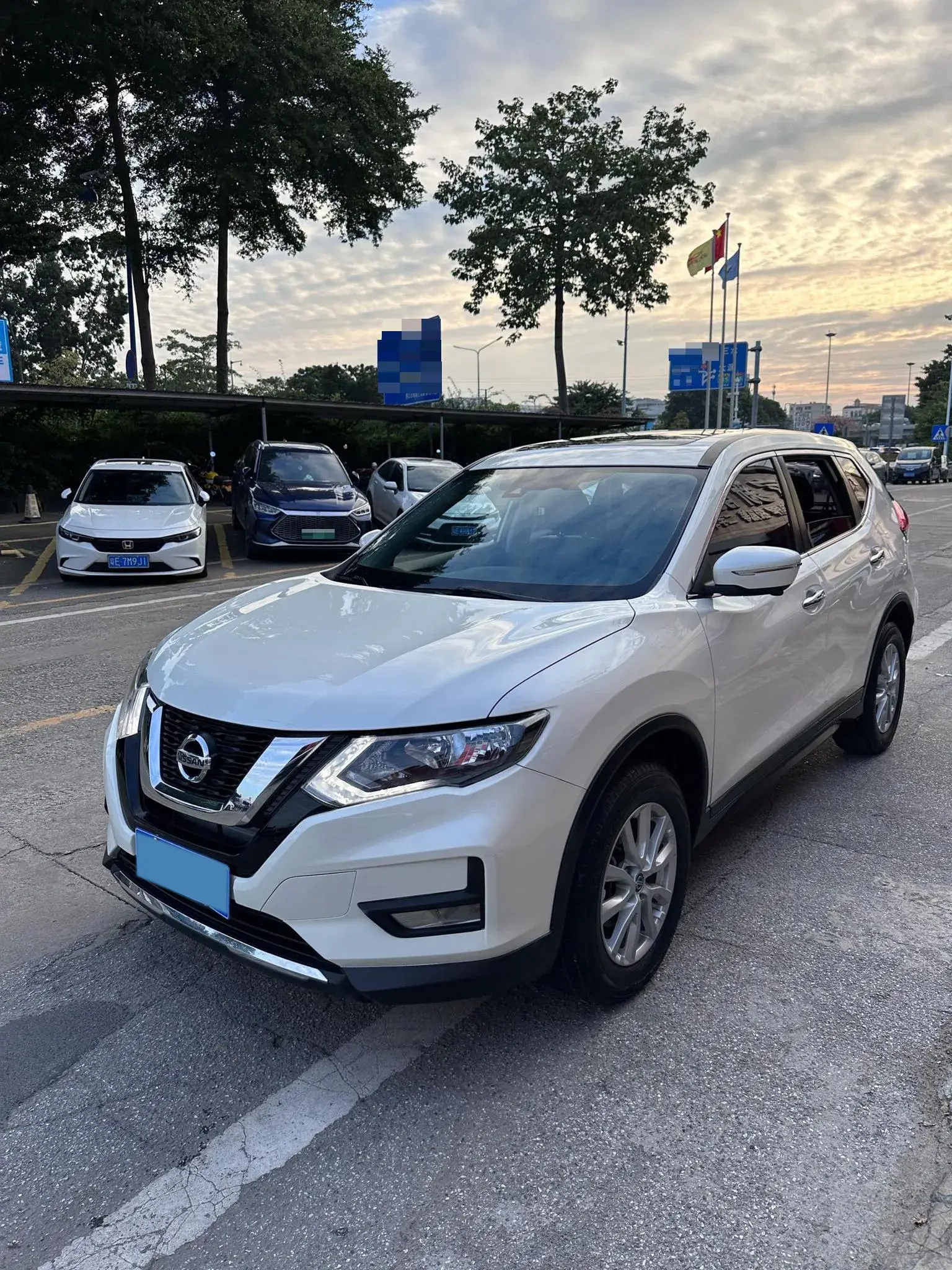2020 NISSAN X-TRAIL view 1
