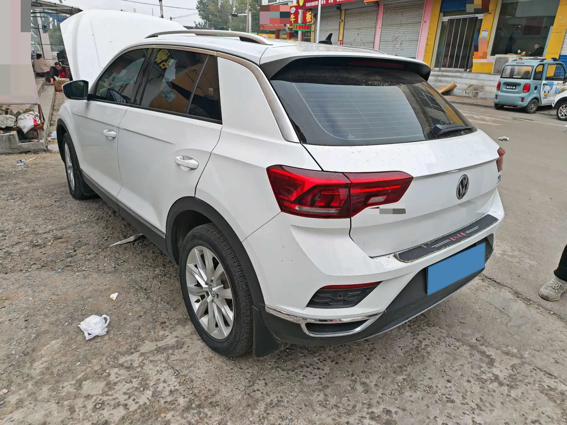 2019 VOLKSWAGEN T-ROC thumbnail 3