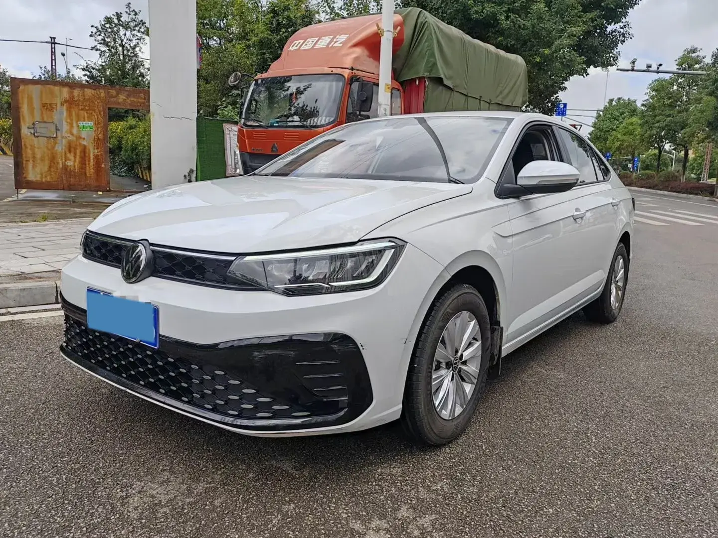2023 VOLKSWAGEN LAVIDA view 1