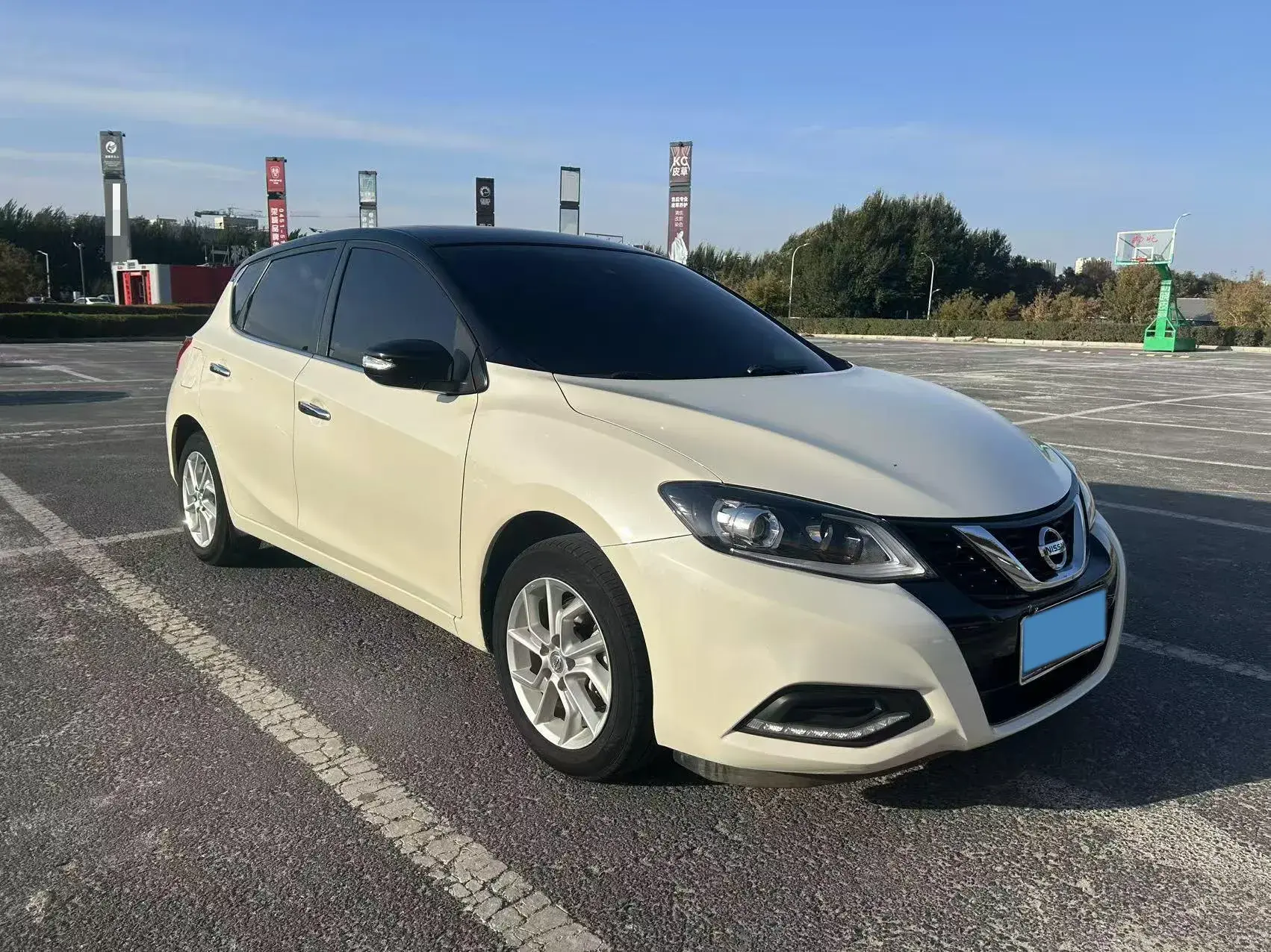 2021 NISSAN TIIDA thumbnail 3