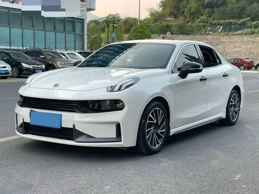 2022 LYNK&CO 03 view 1