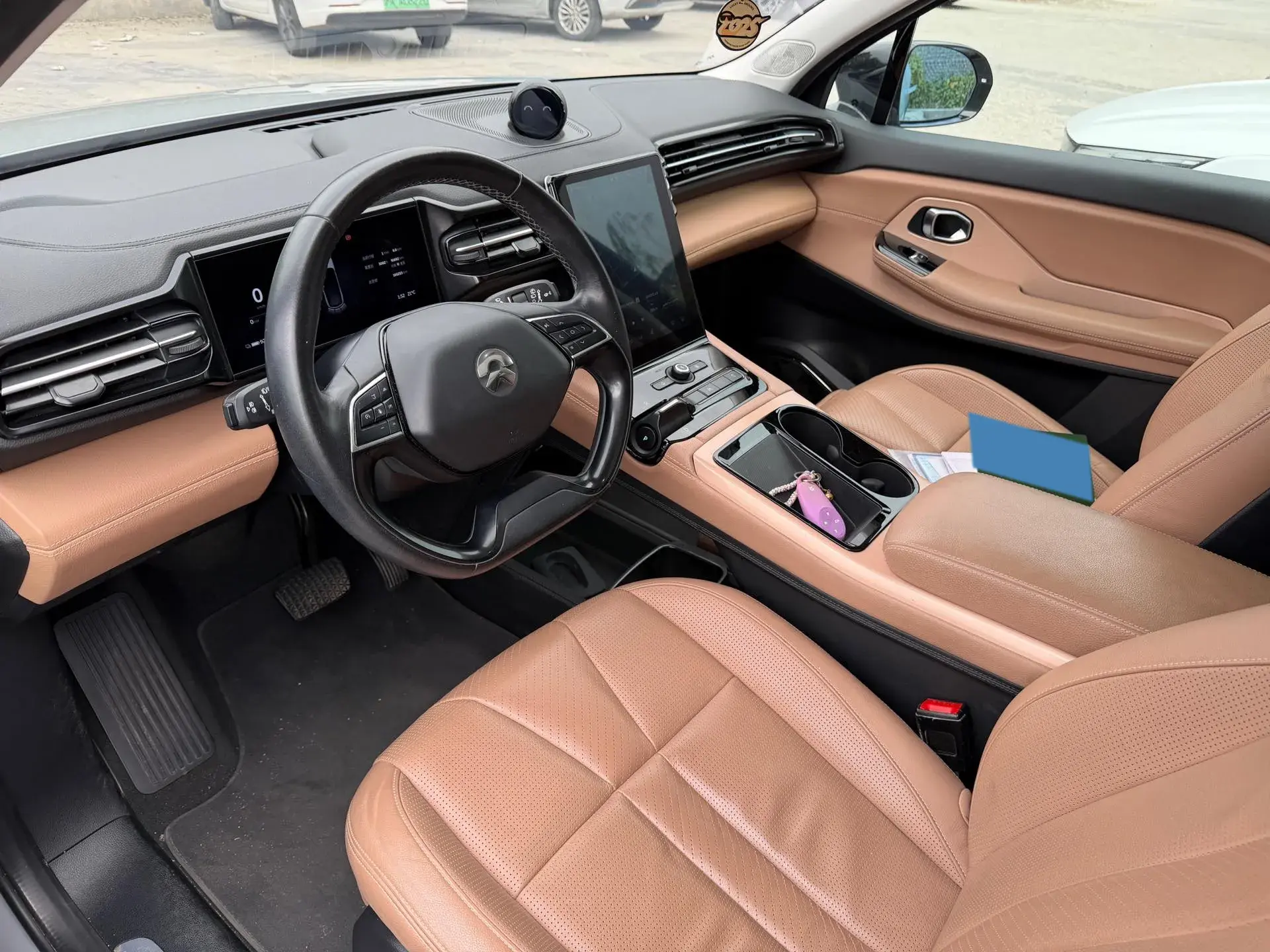 2018 NIO ES8 thumbnail 3