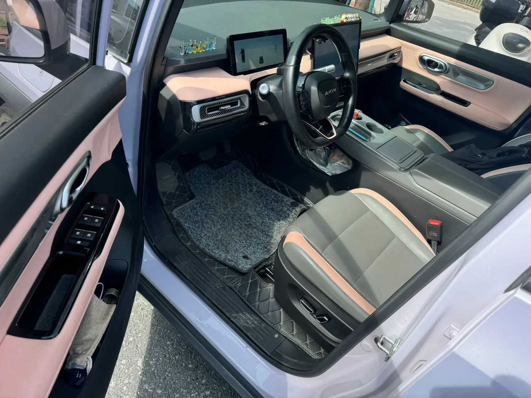 2023 AION Y thumbnail 4