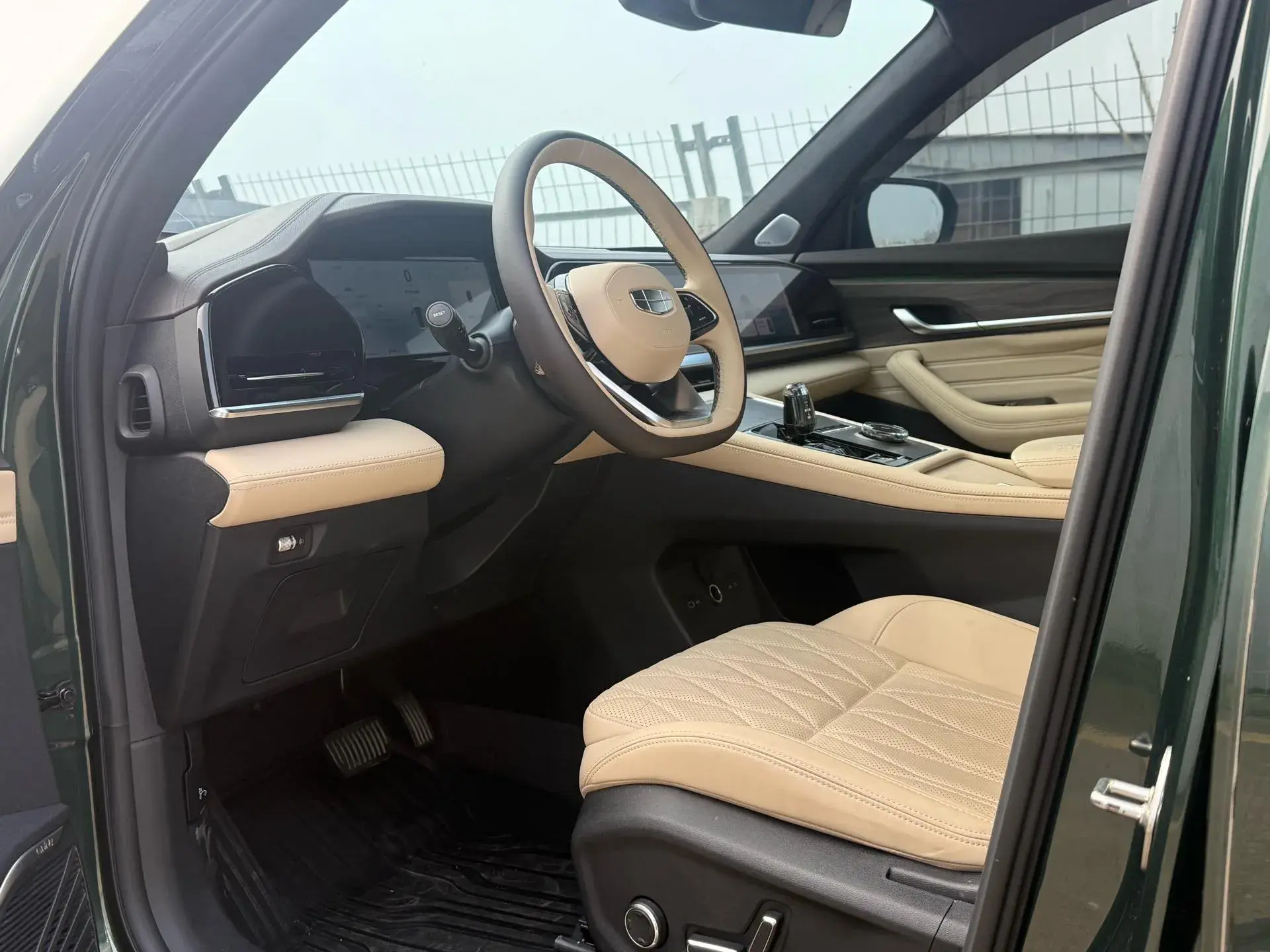 2025 GEELY MONJARO thumbnail 4