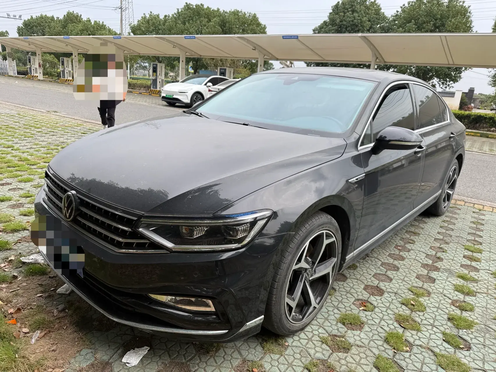 2023 VOLKSWAGEN MAGOTAN view 1