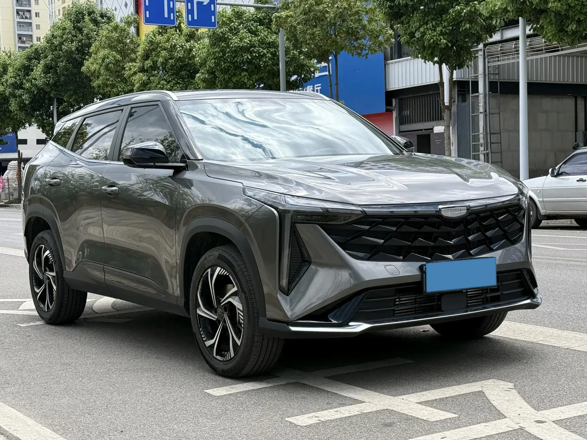 2023 GEELY AZKARRA thumbnail 3
