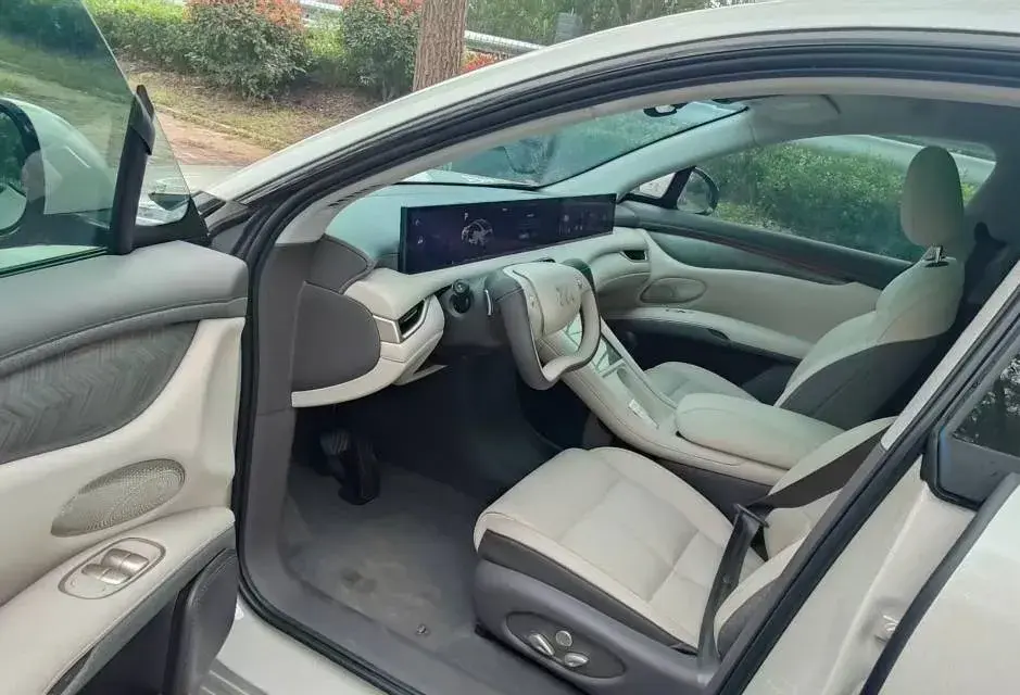 2025 IM LS6 thumbnail 3