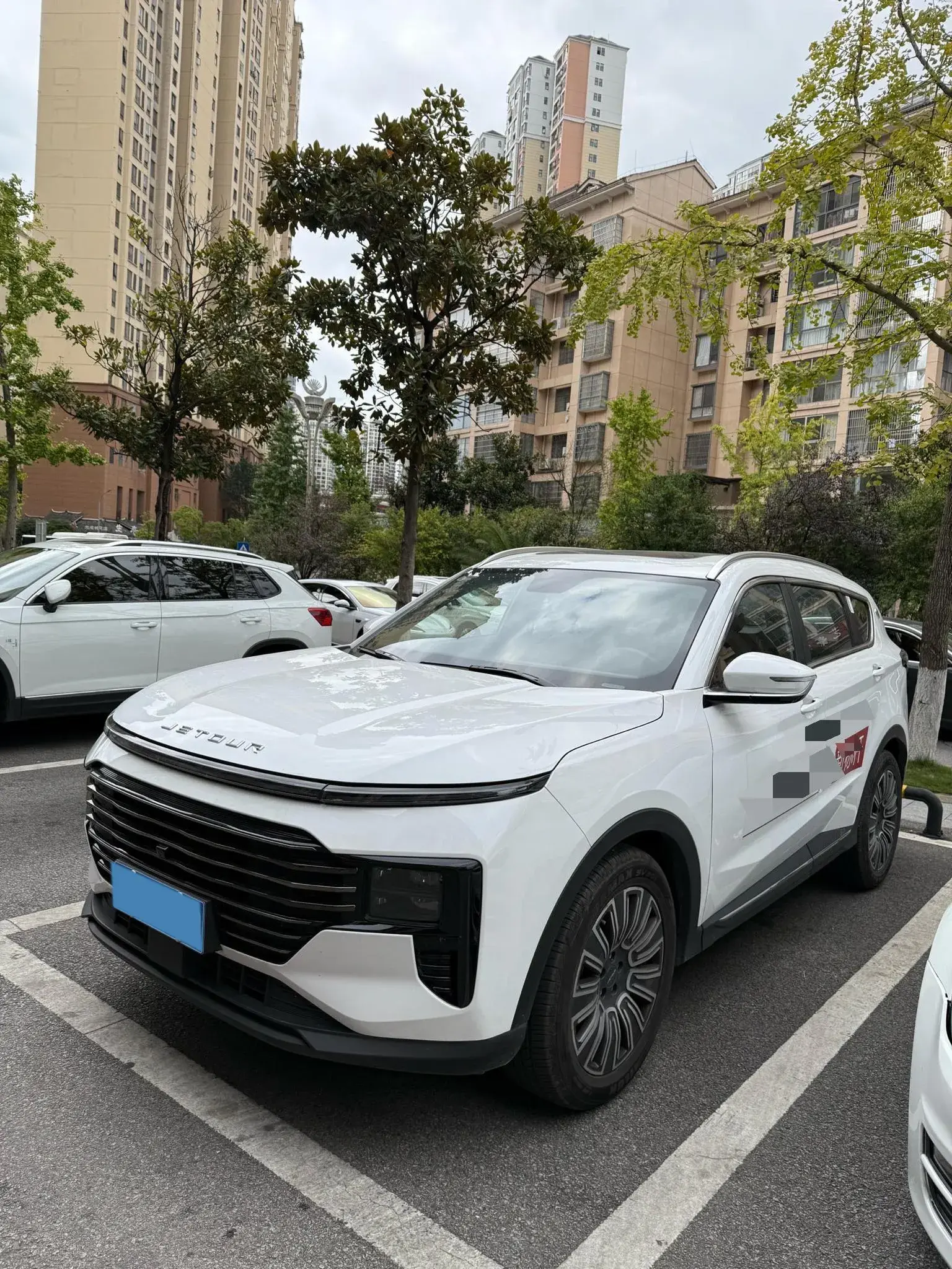 2025 JETOUR X70 view 1