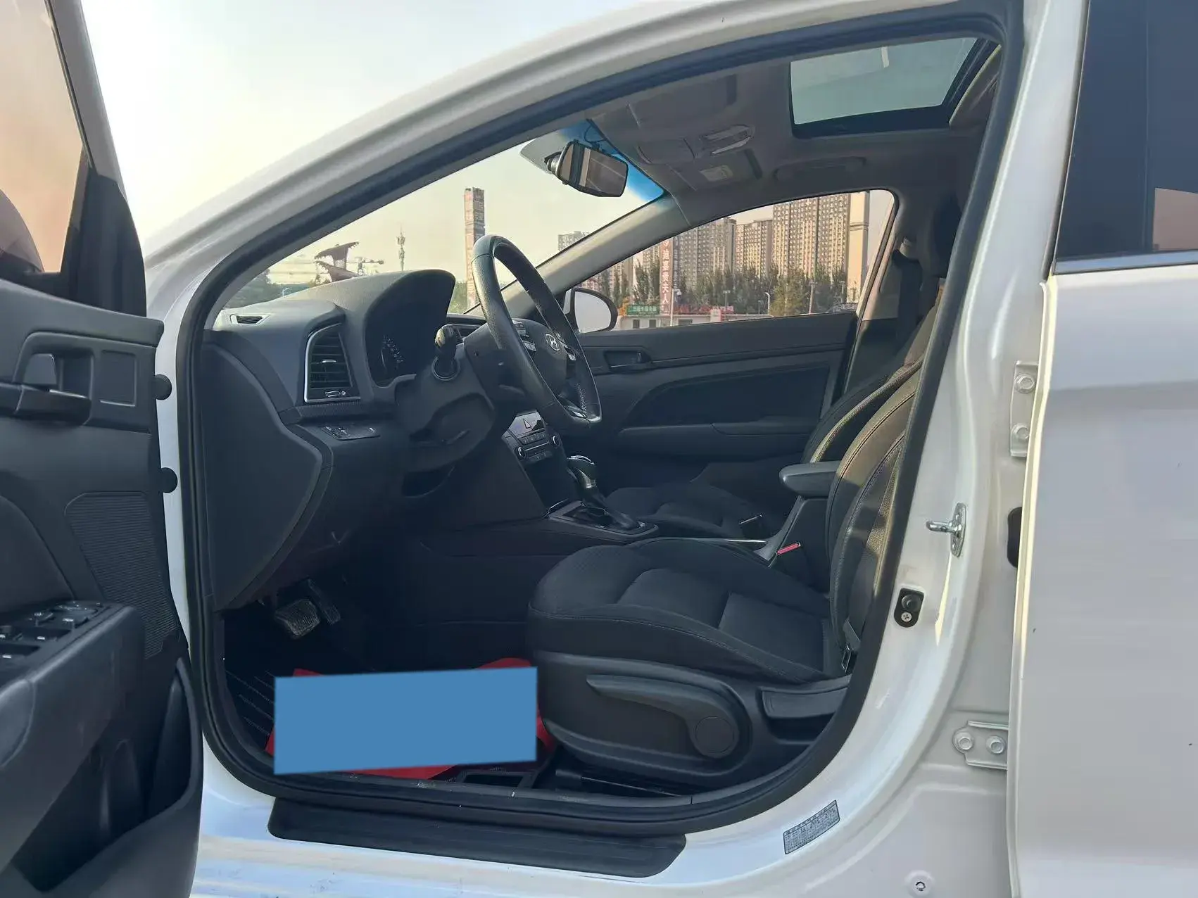 2018 HYUNDAI ELANTRA thumbnail 4