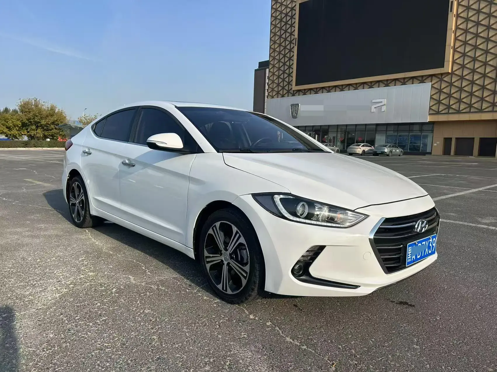 2018 HYUNDAI ELANTRA thumbnail 3