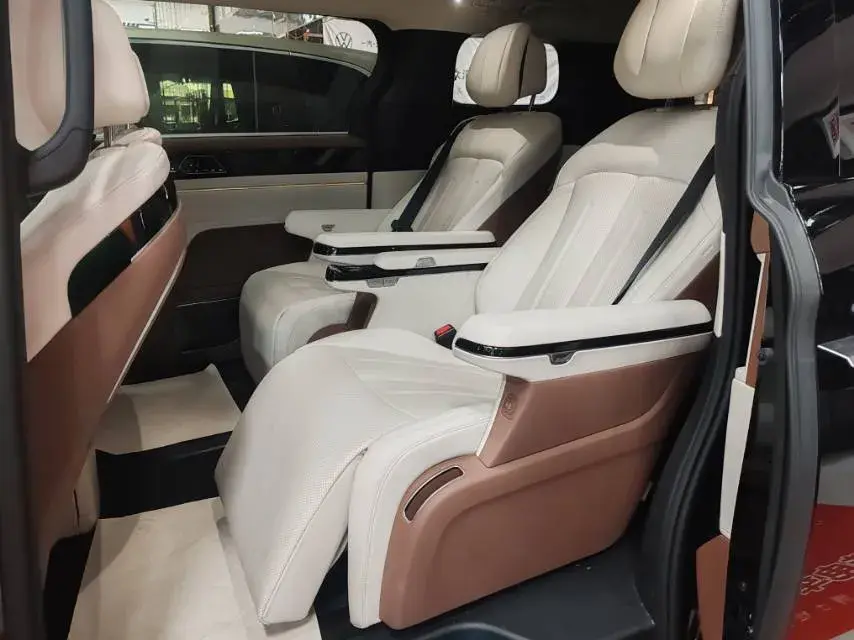 2025 BYD XIA thumbnail 3