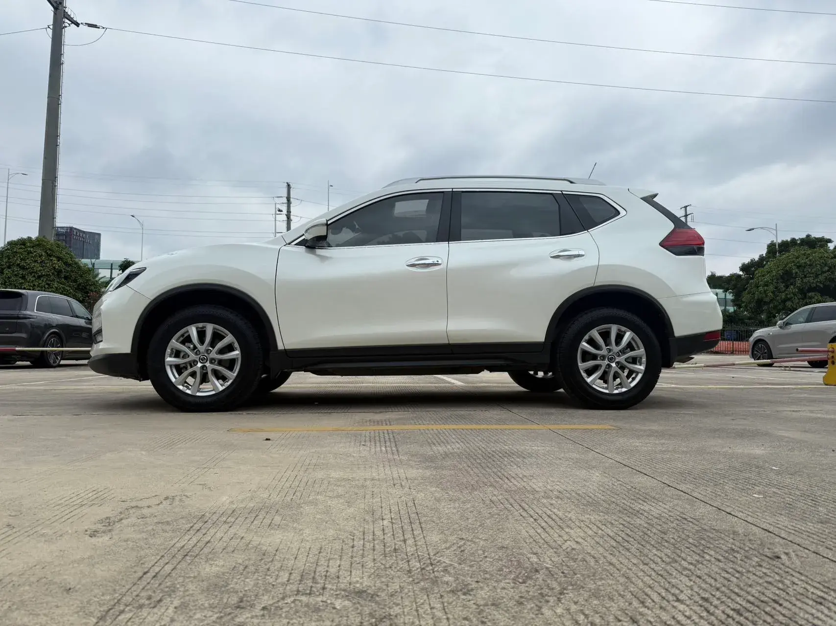 2020 NISSAN X-TRAIL thumbnail 2