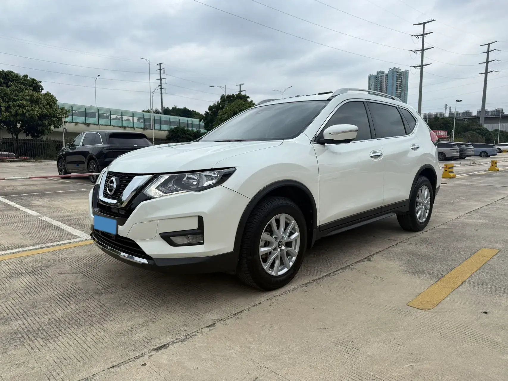2020 NISSAN X-TRAIL view 1