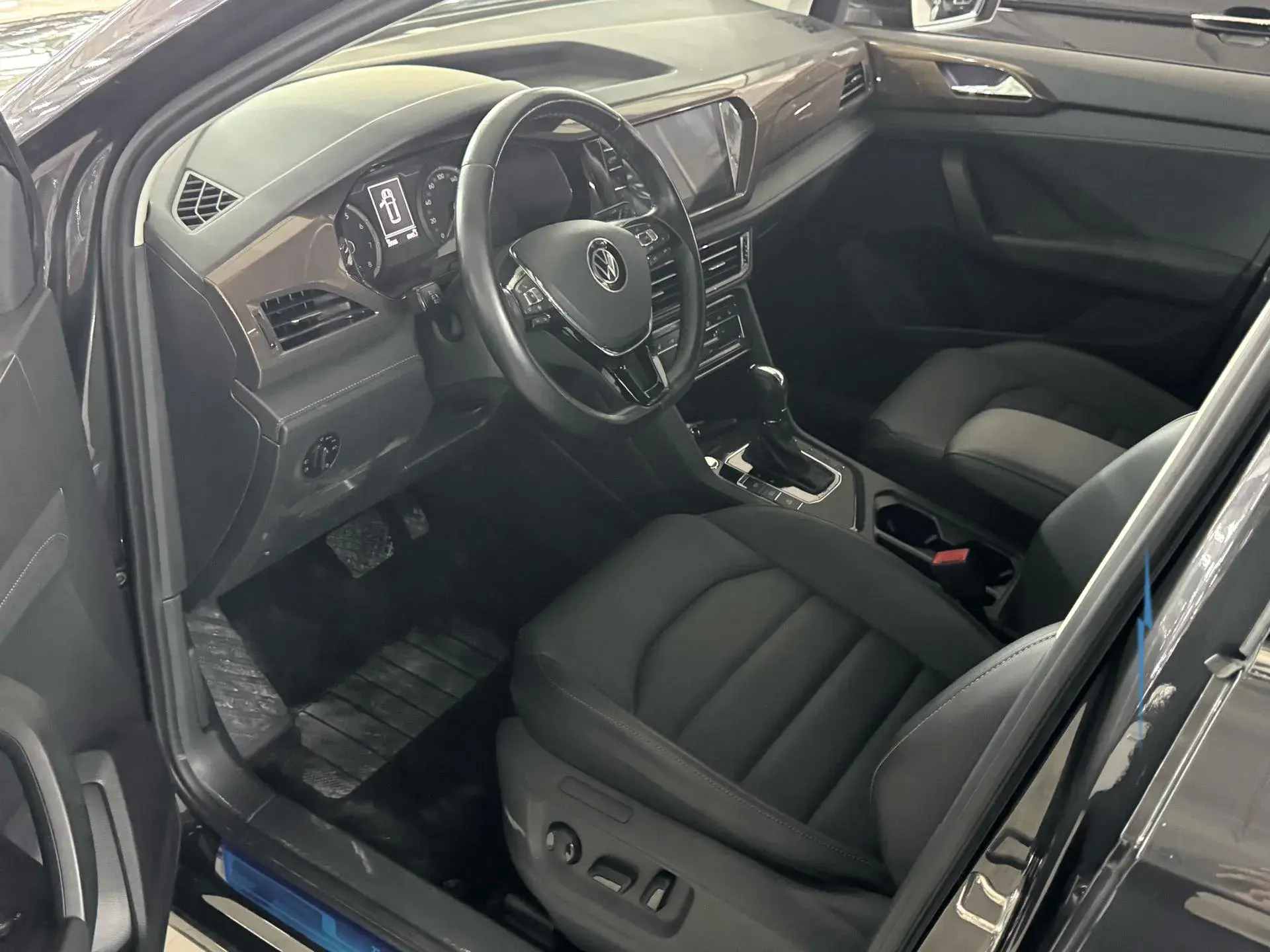 2021 VOLKSWAGEN THARU thumbnail 3