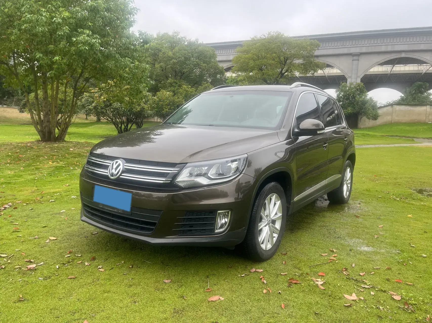 2017 VOLKSWAGEN TIGUAN view 1