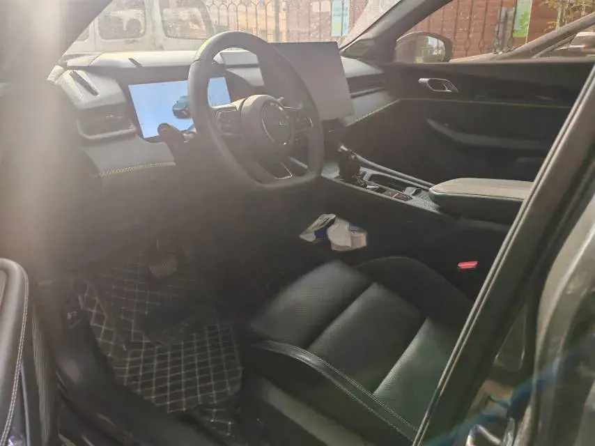 2025 LYNK&CO 03 thumbnail 2