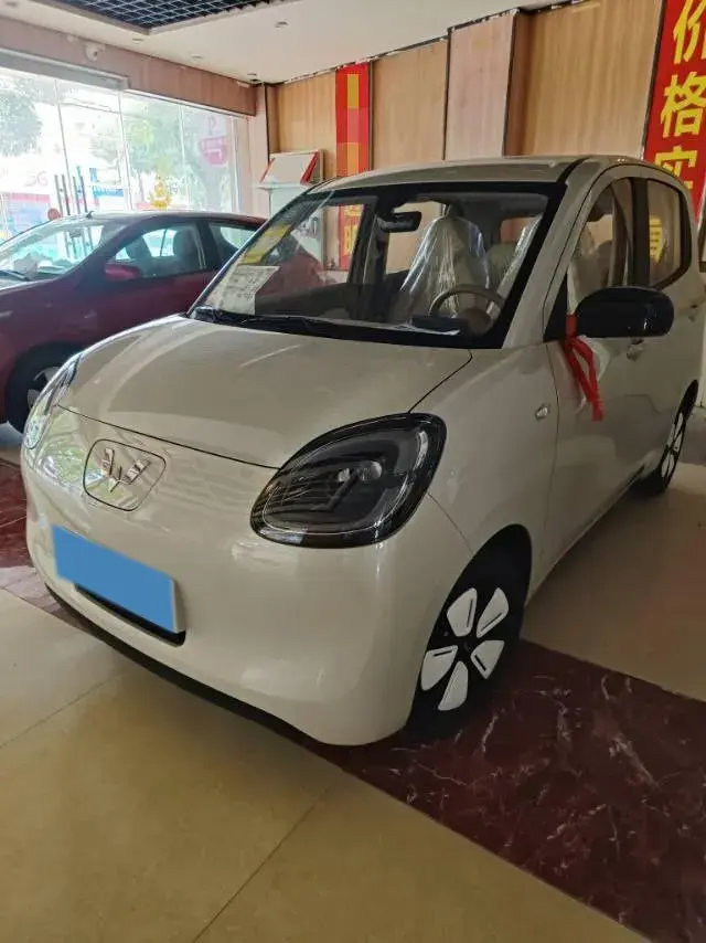 2025 WULING HONGGUANG view 1