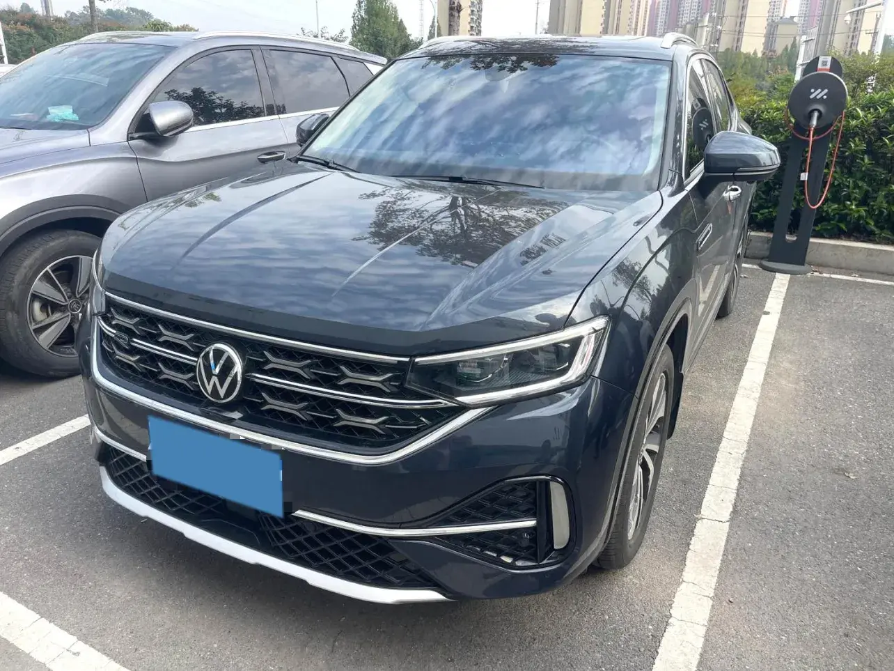 2023 VOLKSWAGEN TAYRON view 1