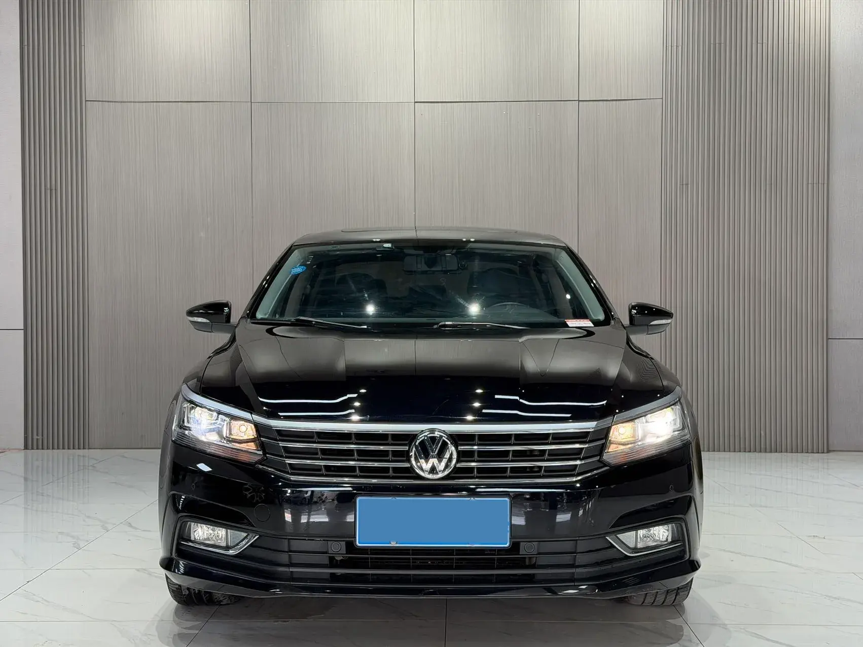 2017 VOLKSWAGEN PASSAT thumbnail 2