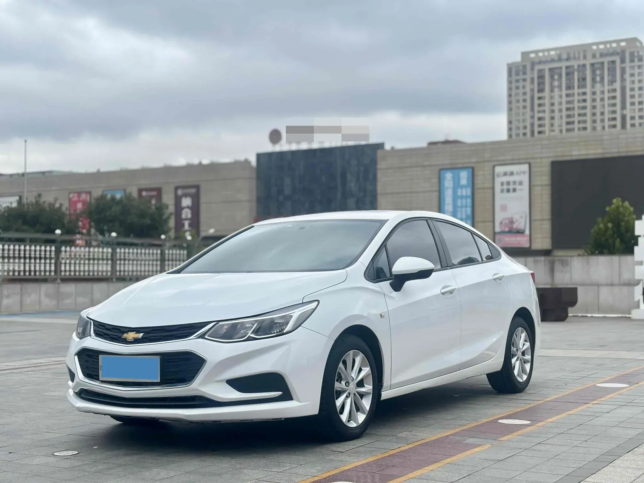 2018 CHEVROLET CRUZE view 1