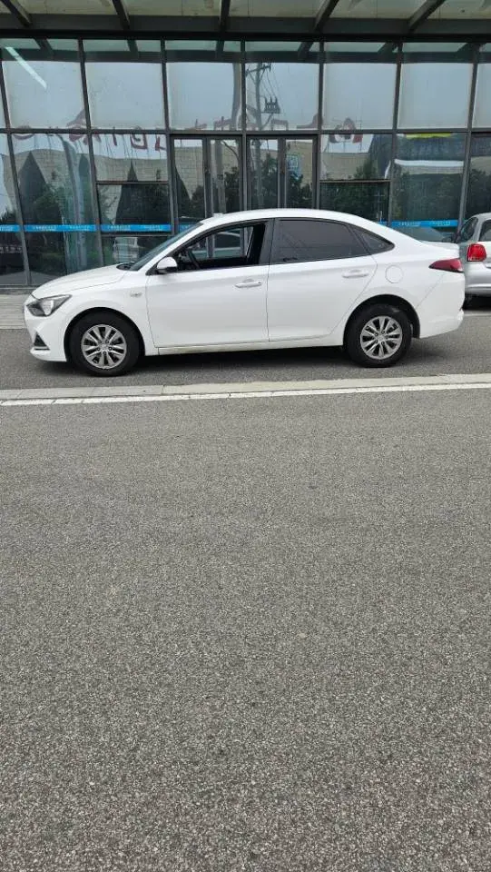 2017 HYUNDAI CELESTA thumbnail 3