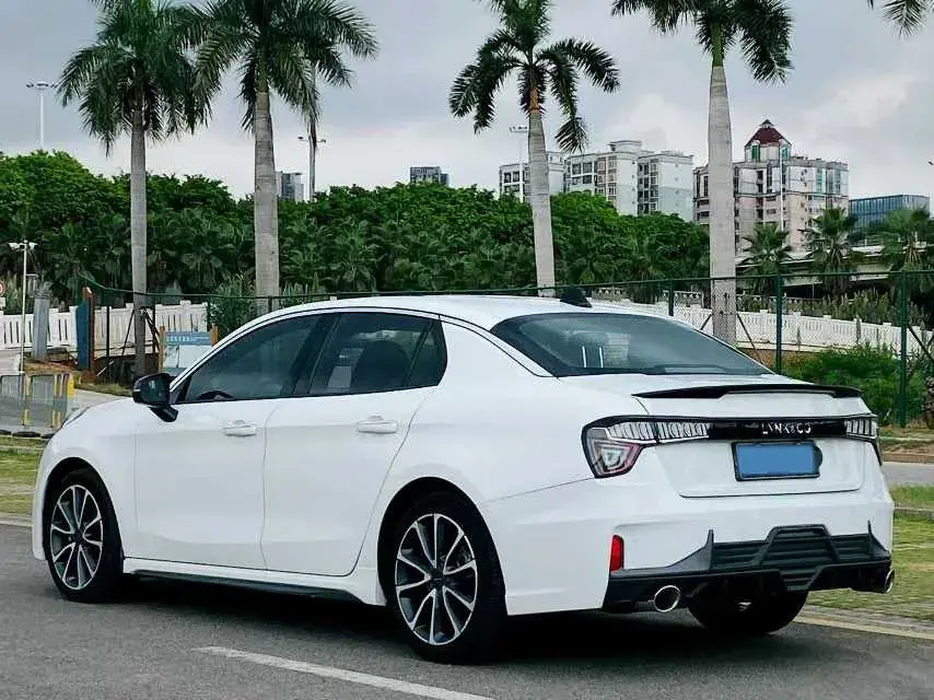 2019 LYNK&CO 03 thumbnail 3