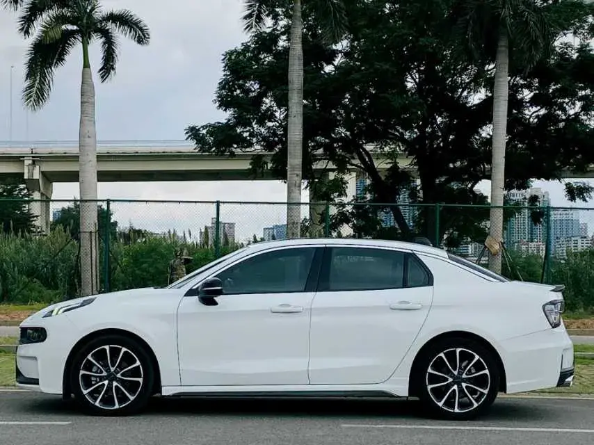 2019 LYNK&CO 03 thumbnail 2