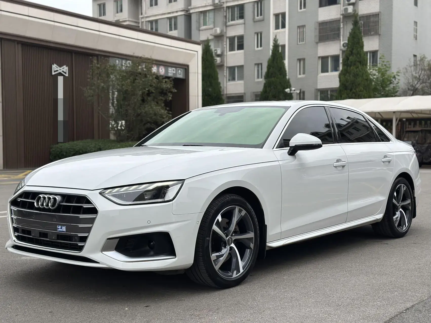 2020 AUDI A4L view 1