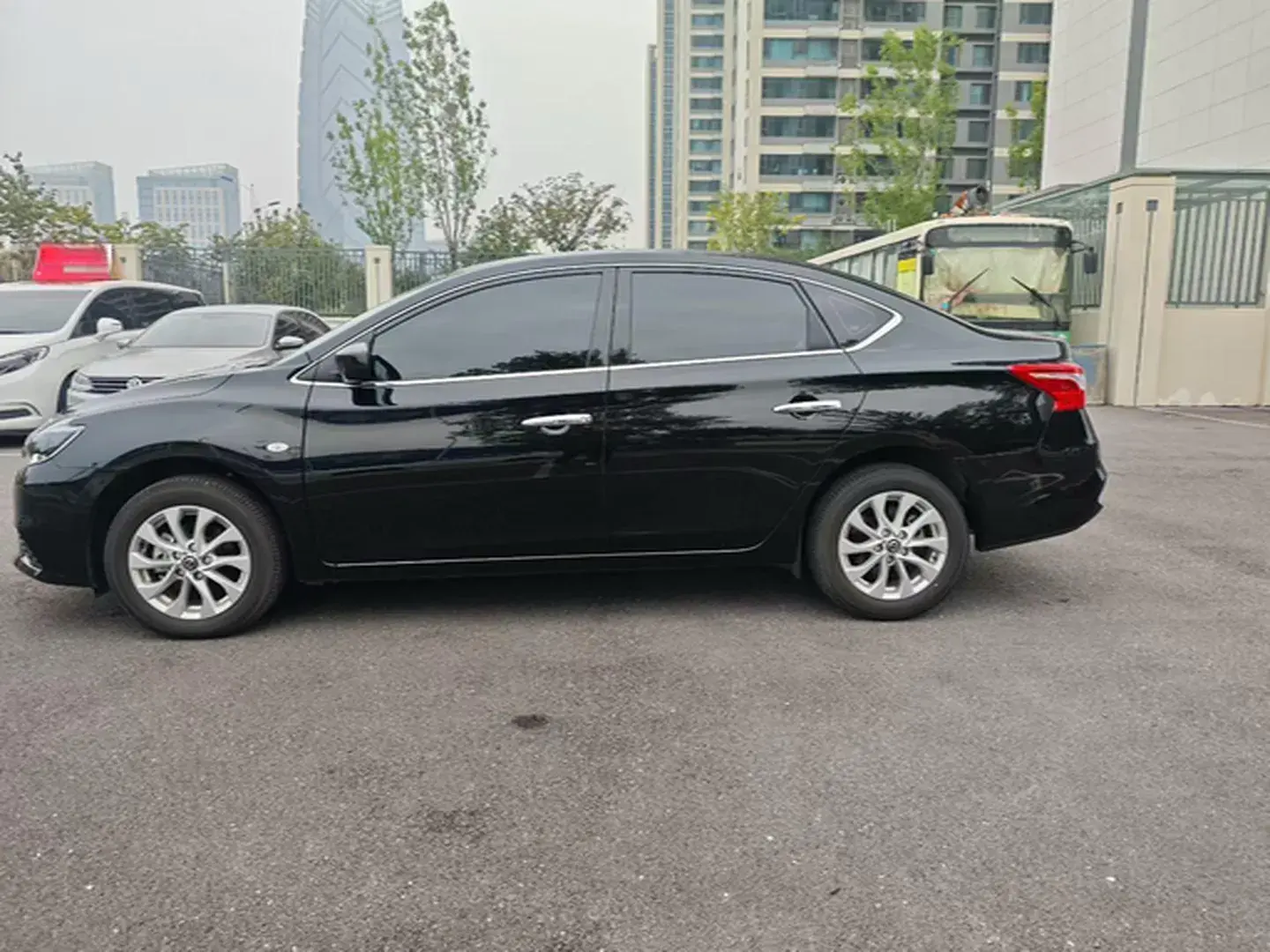 2024 NISSAN SYLPHY thumbnail 3