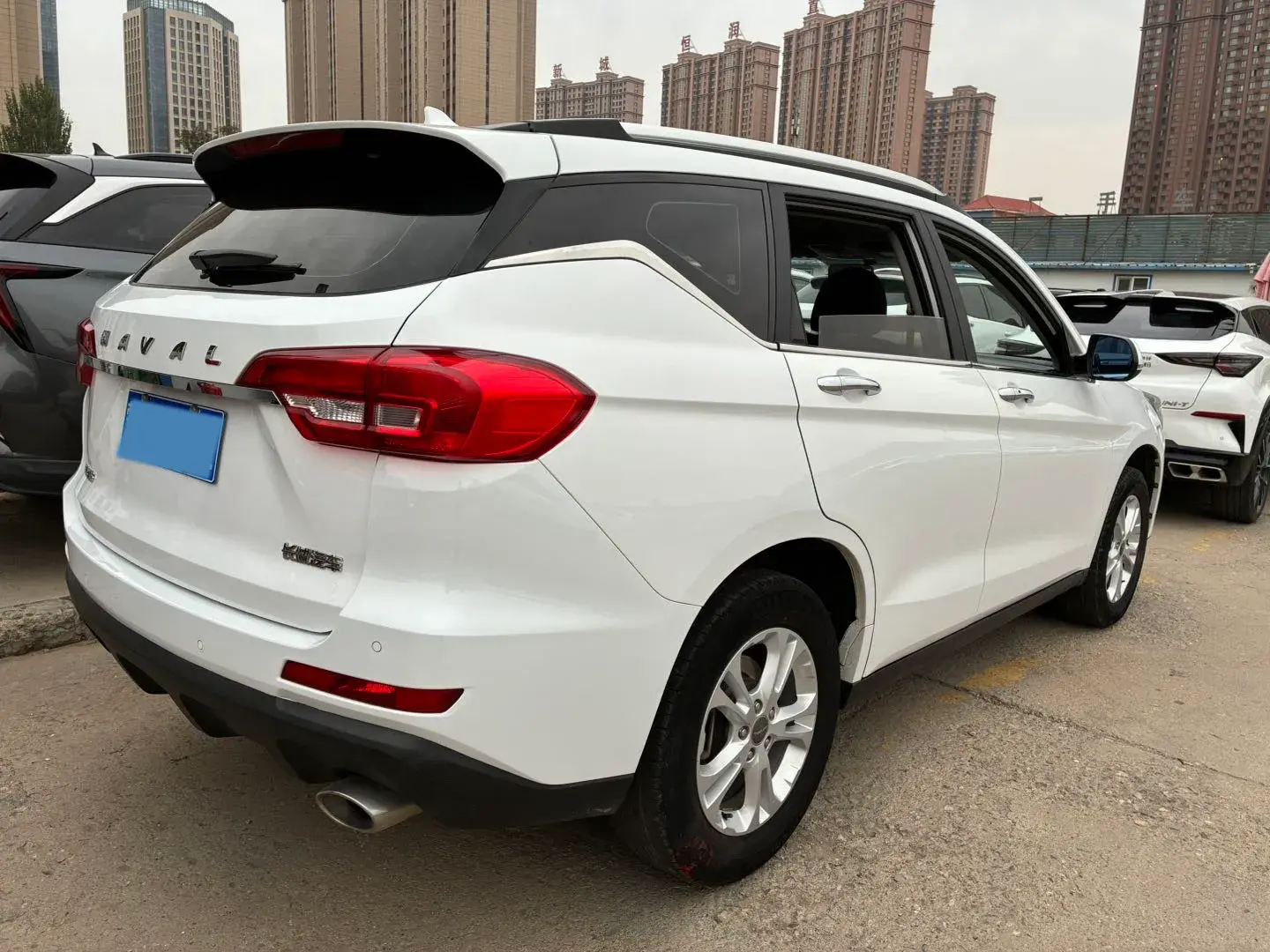 2017 HAVAL M6 thumbnail 3