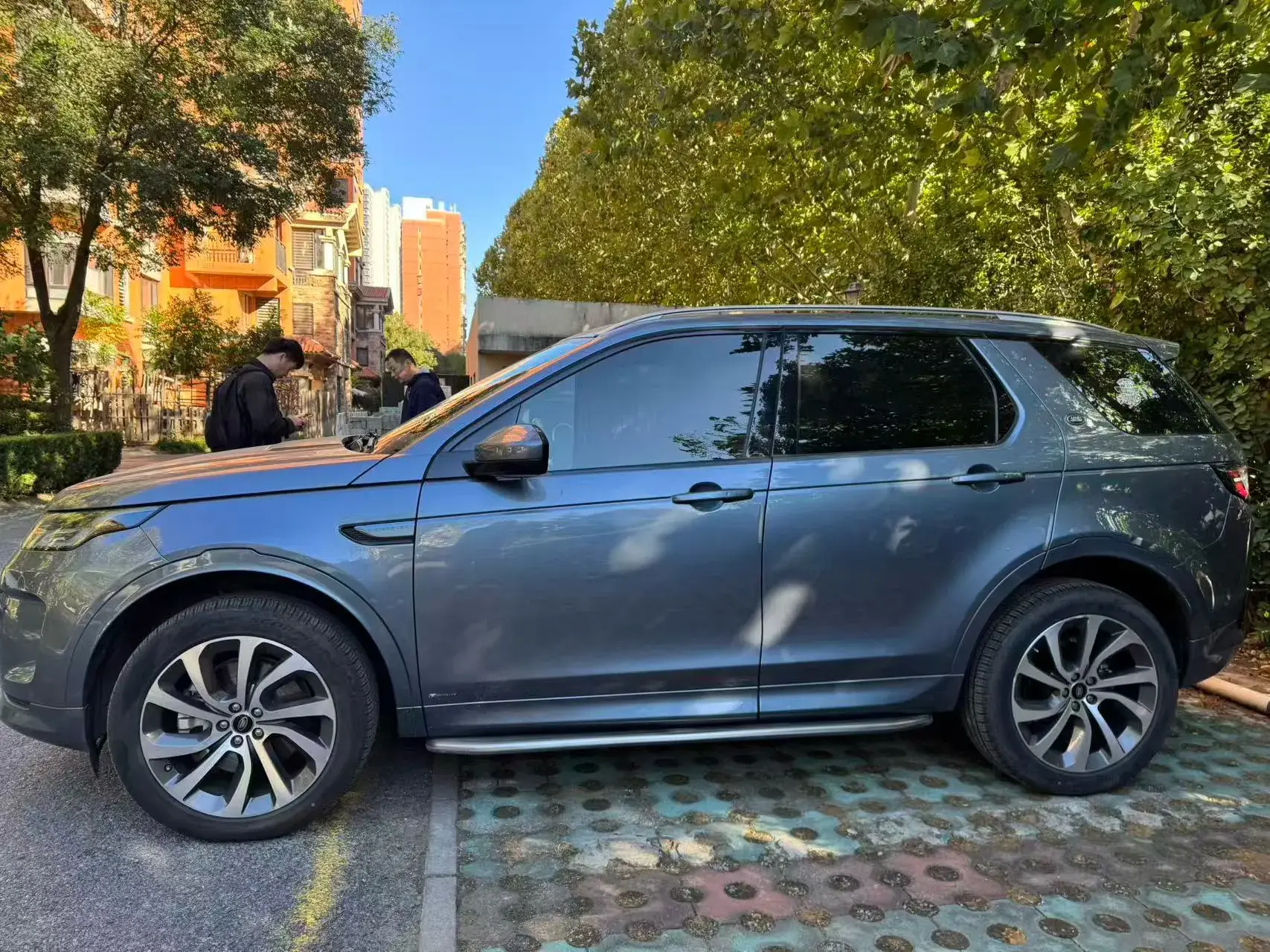 2020 LAND ROVER thumbnail 4